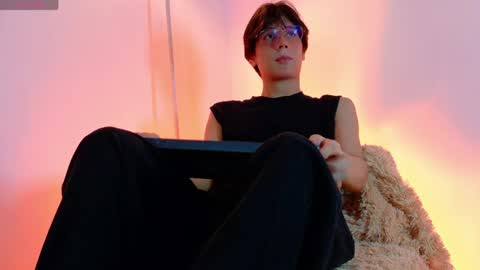 Snapshot of lui_x_dust chatting on March 17, 2026, 3:33 am Lui online show from March 17, 2026, 3:33 am