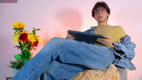 Snapshot of lui_x_dust chatting on April 4, 2026, 3:38 am Lui online show from April 4, 2026, 3:38 am