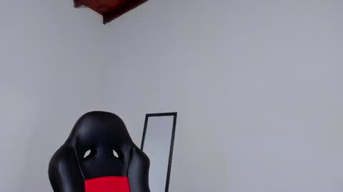 Snapshot of luigi1_ chatting on April 6, 2026, 1:03 am Luigi Vitale online show from April 6, 2026, 1:03 am