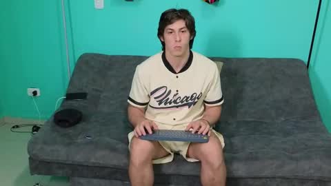 Snapshot of luigisb chatting on January 17, 2025, 2:18 am Luigi online show from January 17, 2025, 2:18 am