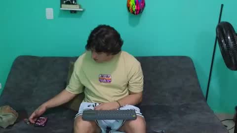 Snapshot of luigisb chatting on February 4, 2025, 2:39 am Luigi online show from February 4, 2025, 2:39 am