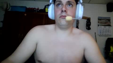 Snapshot of luis2423 chatting on April 18, 2026, 1:20 am A slave to the mistress.. un esclavo para las amas dominantes. online show from April 18, 2026, 1:20 am