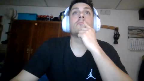Snapshot of luis2423 chatting on April 28, 2026, 7:08 pm A slave to the mistress.. un esclavo para las amas dominantes. online show from April 28, 2026, 7:08 pm