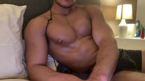 luis763413 online show from April 16, 2026, 12:00 am