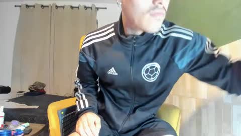 Snapshot of luis_as chatting on February 26, 2025, 10:15 am Luis AS online show from February 26, 2025, 10:15 am