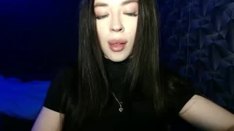 luisa lovedom online show from March 27, 2026, 6:40 pm