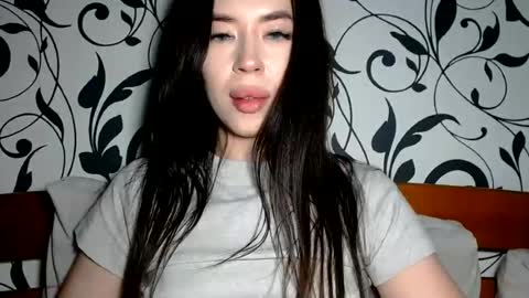 luisa lovedom online show from June 25, 2026, 7:07 pm