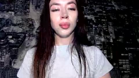 luisa lovedom online show from July 19, 2026, 3:27 pm