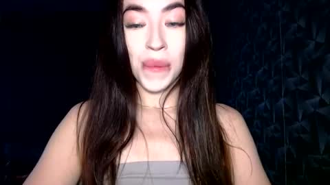 luisa lovedom online show from July 25, 2026, 7:06 am