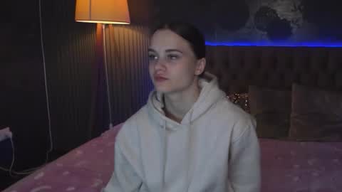 LuisaClover online show from November 9, 2025, 1:20 pm