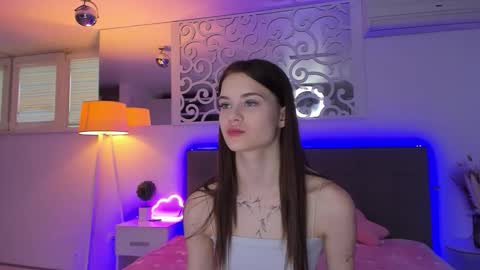 LuisaClover online show from February 8, 2026, 1:14 pm