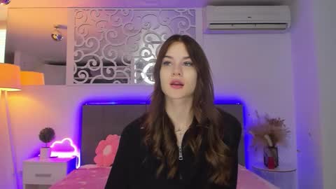 LuisaClover online show from February 19, 2026, 1:18 pm