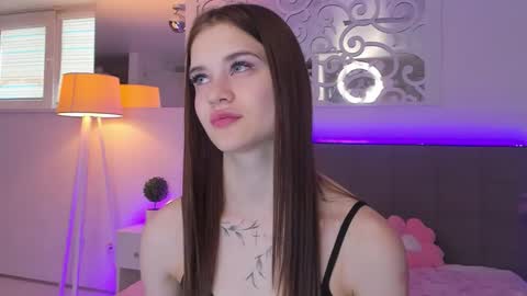 LuisaClover online show from March 2, 2026, 1:18 pm