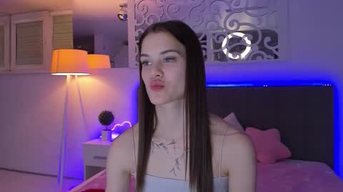 LuisaClover online show from March 22, 2026, 7:39 pm