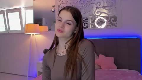 LuisaClover online show from March 29, 2026, 12:27 pm