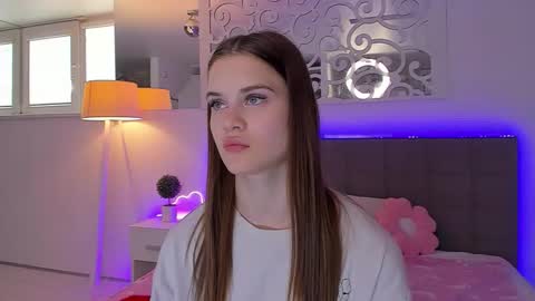 LuisaClover online show from May 9, 2026, 12:21 pm
