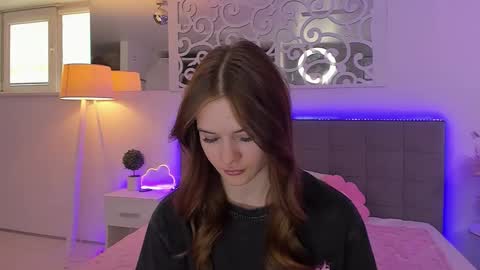 LuisaClover online show from June 4, 2026, 12:33 pm