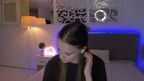 Snapshot of luisaclover chatting on July 27, 2026, 1:01 am LuisaClover online show from July 27, 2026, 1:01 am