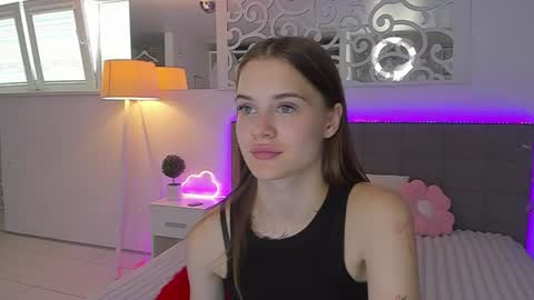 Snapshot of luisaclover chatting on August 8, 2026, 12:18 pm LuisaClover online show from August 8, 2026, 12:18 pm