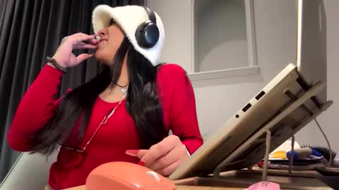 Luisa Monsters online show from October 22, 2025, 6:29 pm