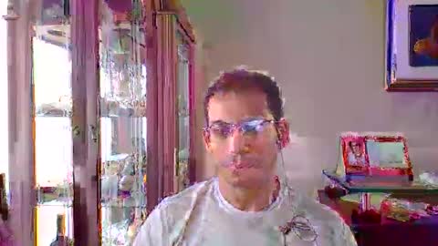 Snapshot of luiselamante chatting on March 17, 2026, 3:37 pm Luis online show from March 17, 2026, 3:37 pm