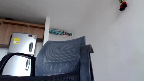 luisfernando01 online show from February 1, 2025, 10:23 pm