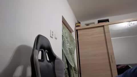 lukas312312 online show from April 30, 2026, 10:14 pm