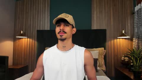 Snapshot of lukeetaylor_ chatting on November 5, 2025, 11:21 am Luke Taylor online show from November 5, 2025, 11:21 am