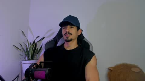 Snapshot of lukeetaylor_ chatting on April 10, 2026, 12:54 pm Luke Taylor online show from April 10, 2026, 12:54 pm