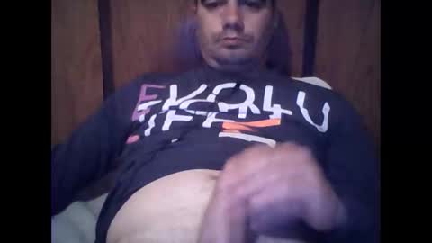 Snapshot of lukixxxx chatting on March 9, 2026, 5:39 pm lukixxxx online show from March 9, 2026, 5:39 pm
