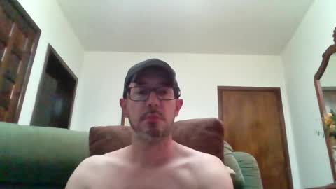Snapshot of lukz88bigcock chatting on April 24, 2026, 10:45 pm Luke online show from April 24, 2026, 10:45 pm