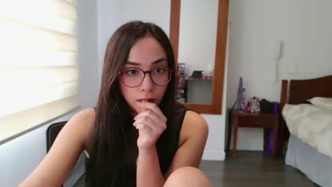 Luli online show from May 11, 2026, 4:04 pm