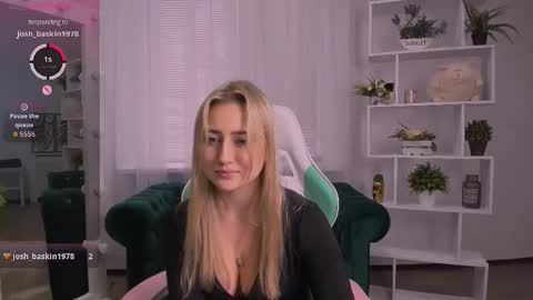 Lily online show from November 13, 2025, 9:52 am