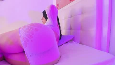 BRENDA TATIANA online show from November 19, 2025, 7:47 pm