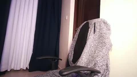 lulu_sparks1 online show from May 1, 2026, 11:04 am
