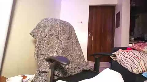 lulu_sparks1 online show from June 5, 2026, 7:47 am