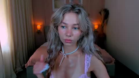 Alise online show from May 17, 2026, 1:18 pm