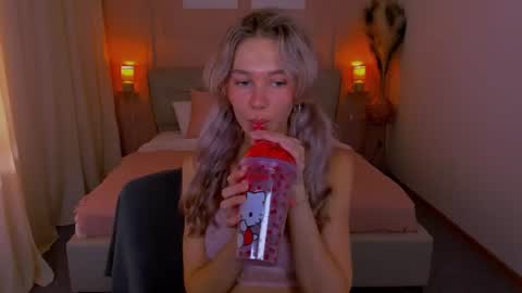 Snapshot of lulualise chatting on July 19, 2026, 12:31 pm Alise online show from July 19, 2026, 12:31 pm