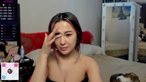 luluu_l online show from December 4, 2024, 11:13 pm