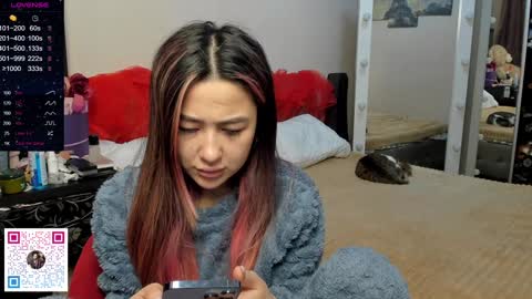 luluu_l online show from December 12, 2024, 2:04 am