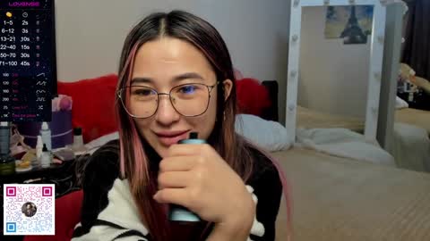 luluu_l online show from December 15, 2024, 3:13 am
