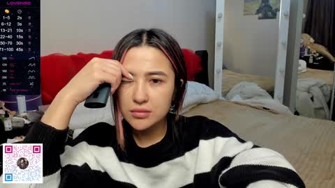 luluu_l online show from December 15, 2024, 6:26 pm