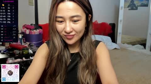 luluu_l online show from December 20, 2024, 3:58 am