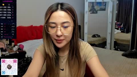 luluu_l online show from January 8, 2025, 8:29 pm