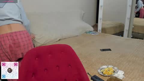 luluu_l online show from January 23, 2025, 12:46 am