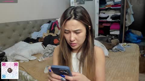 luluu_l online show from February 5, 2025, 1:37 am