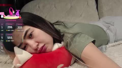 luluu_l online show from September 12, 2025, 4:45 am
