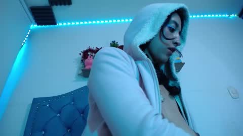 Snapshot of luly_blue chatting on December 3, 2024, 10:28 am Luly online show from December 3, 2024, 10:28 am