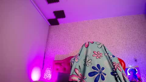 Snapshot of luly_blue chatting on April 17, 2026, 4:15 am Luly online show from April 17, 2026, 4:15 am