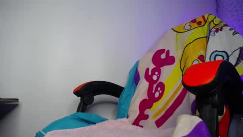 Snapshot of luly_blue chatting on April 29, 2026, 4:05 am Luly online show from April 29, 2026, 4:05 am